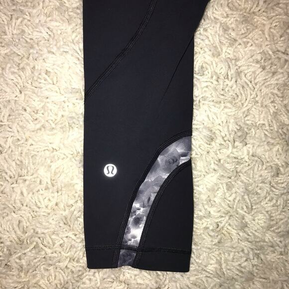 Lululemon Run: Inspire Crop Black 4 - Picture 6 of 8